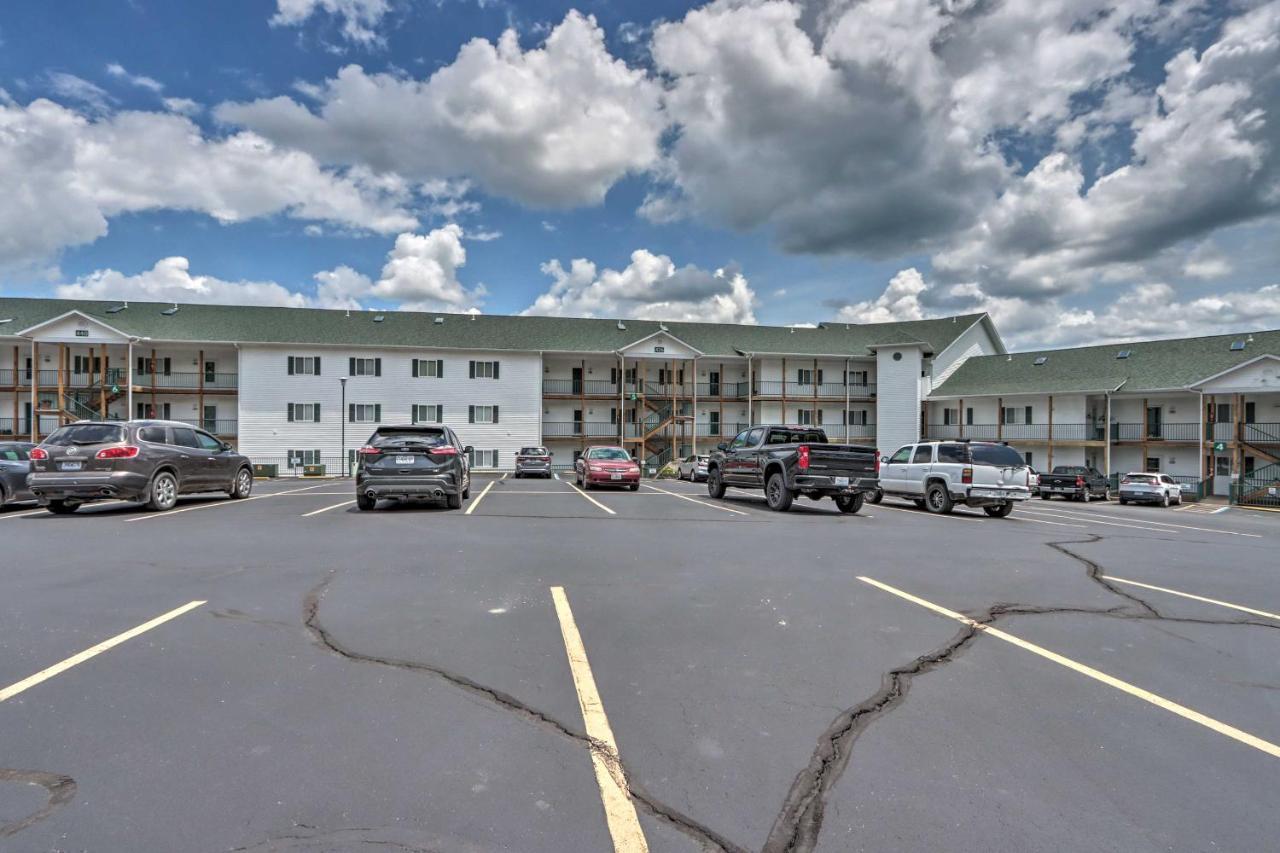 Lakefront Ozark Condo With Balcony And Seasonal Pool! Camdenton Luaran gambar