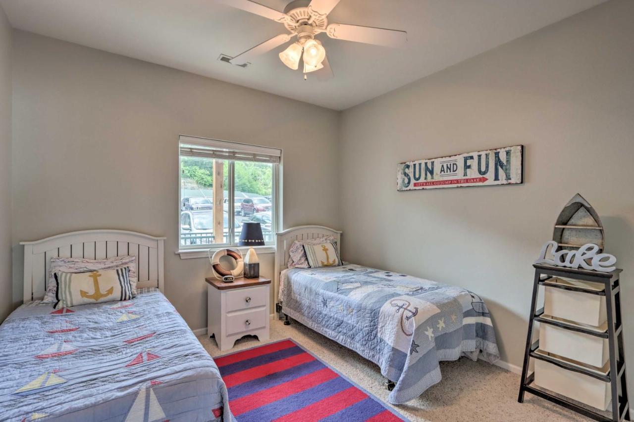 Lakefront Ozark Condo With Balcony And Seasonal Pool! Camdenton Luaran gambar